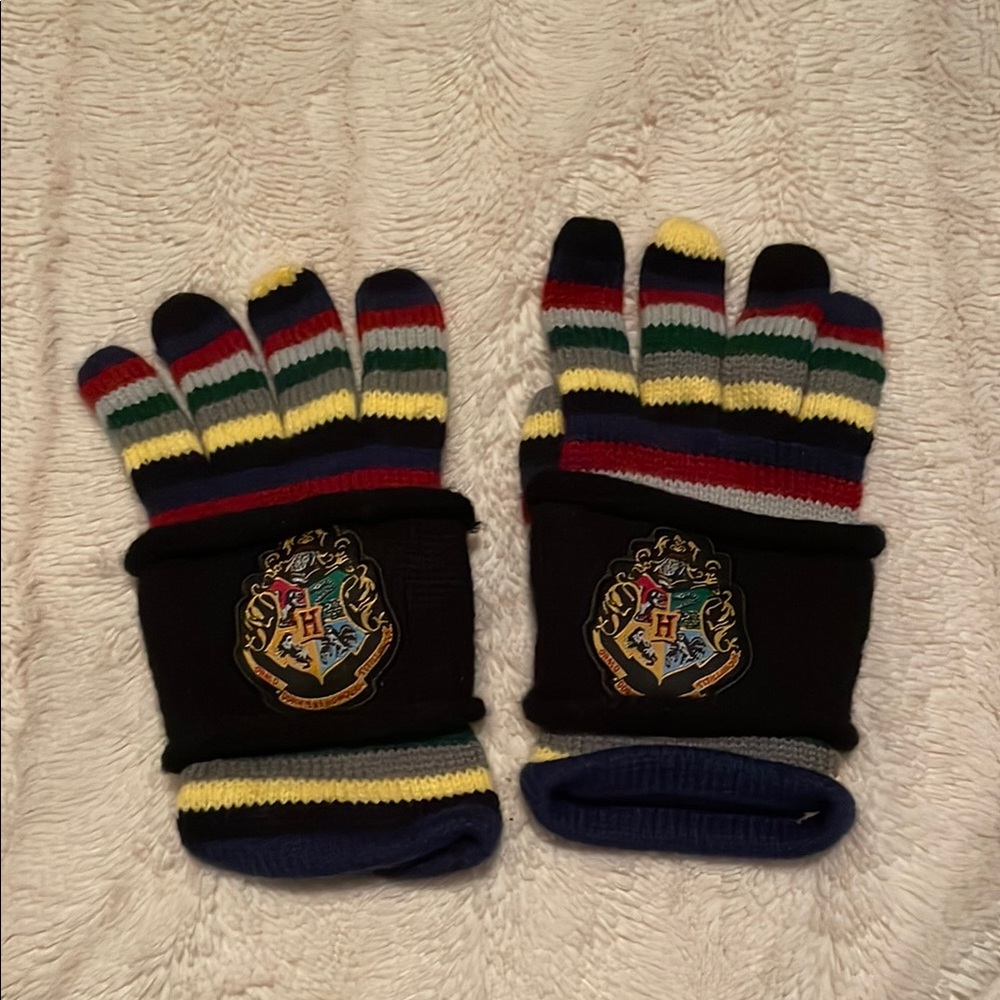 Harry Potter Striped Gloves with Crest